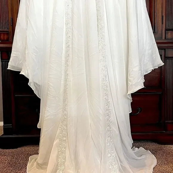 David’s Bridal Chiffon Beaded Empire Plus Size
Wedding Dress White size: 16W - Picture 13 of 14